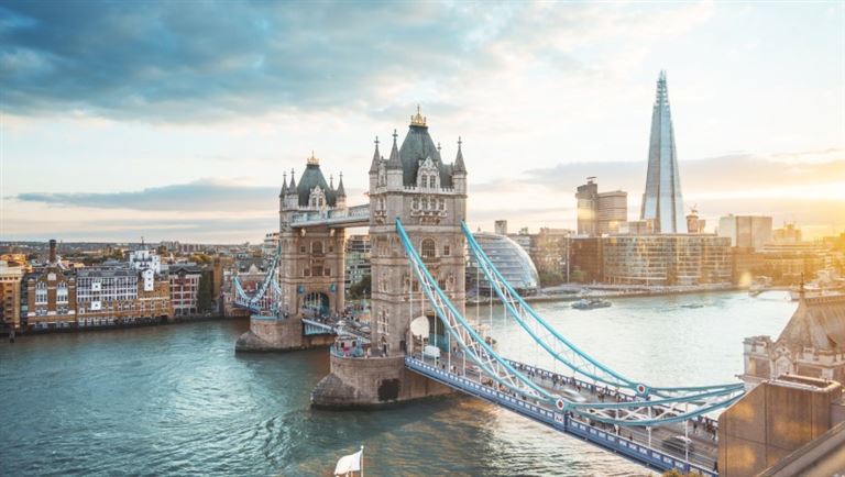 London © Iakov Kalinin /adobestock